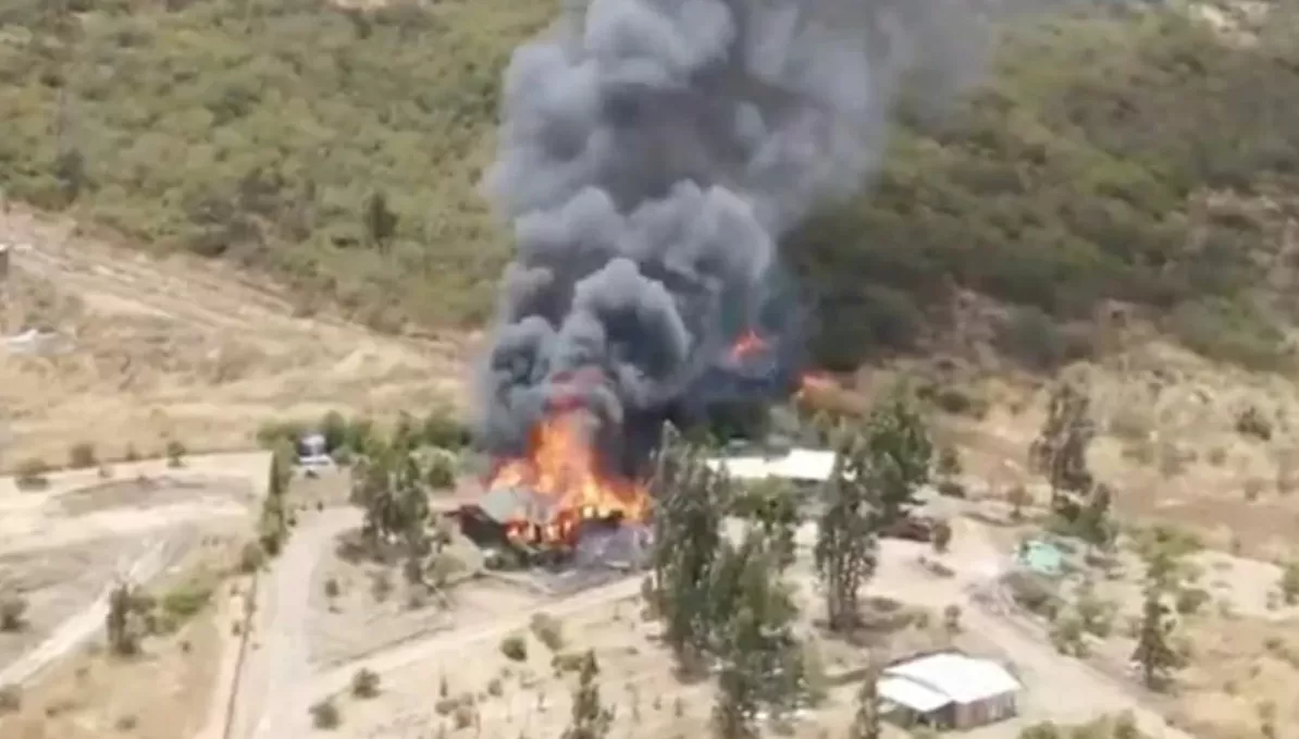 Incendio forestal moviliza amplio despliegue aéreo y terrestre en Zapallar