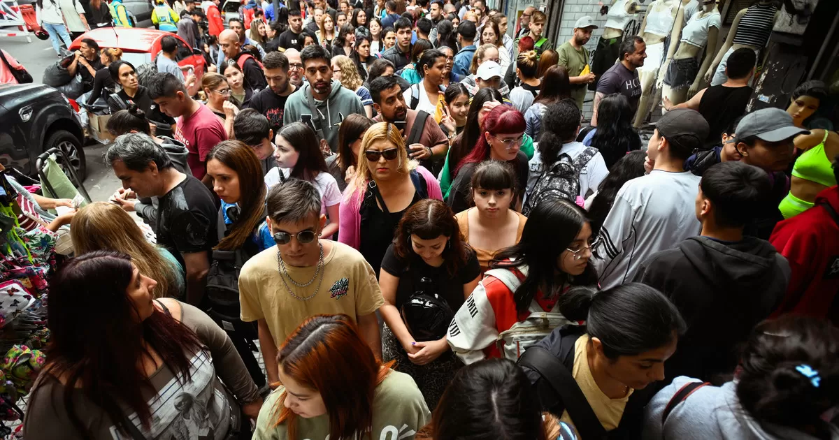 El alcance Shein también se siente en la avenida Avellaneda: menos ventas y preocupación por locales que tienen que cerrar
