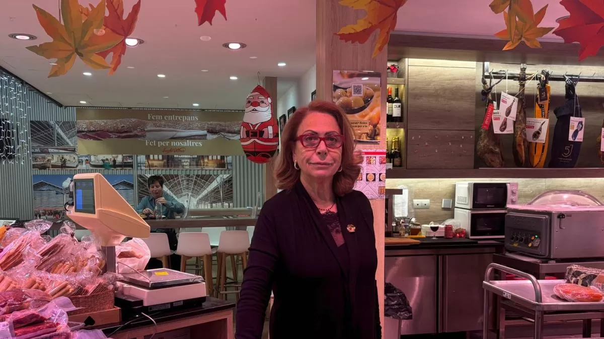 Magda Oliver, charcutera: “En natividad antes se apostaba mucho por los entremeses, pero hoy se venden mucho los patés, la butifarra blanca y negra y la longaniza”
