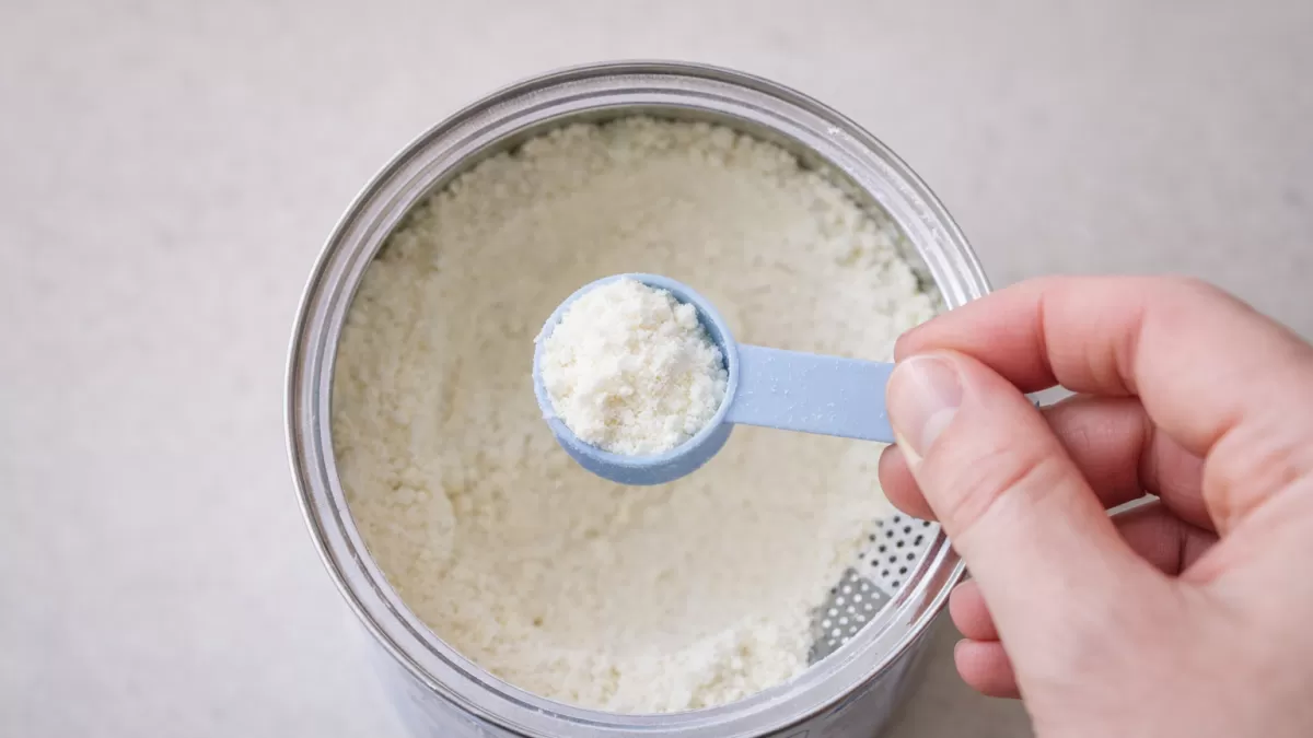 Alerta por leche infantil: Francia investiga segunda vez muertes de bebés por posible contaminación