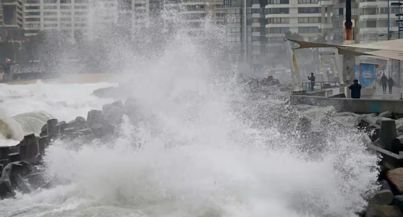Emiten alerta de marejadas para las costas del país desde redil hasta Los Vilos