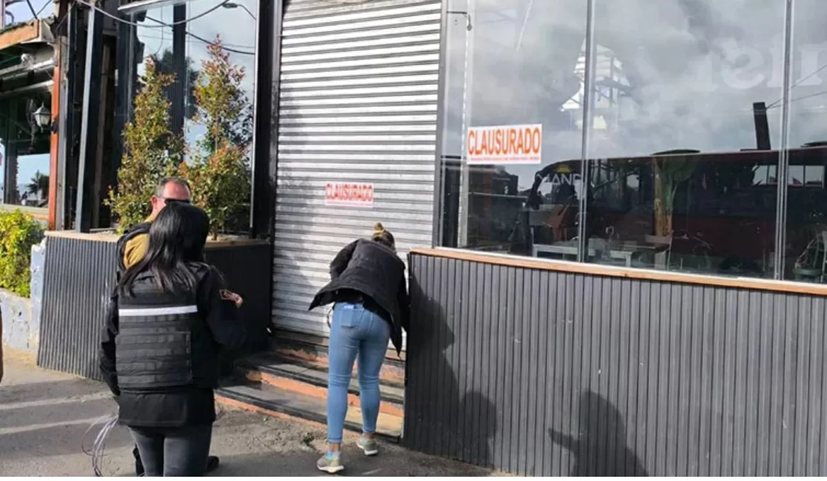 Clausuran restaurante por funcionar como discoteca con patente falsificada en Reñaca