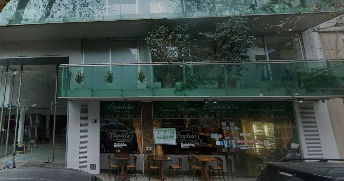 Grave contratiempo en Colegiales: desayunaba en la vereda de un bar y se le cayó un panel de vidrio en la cabeza desde un alcoba piso