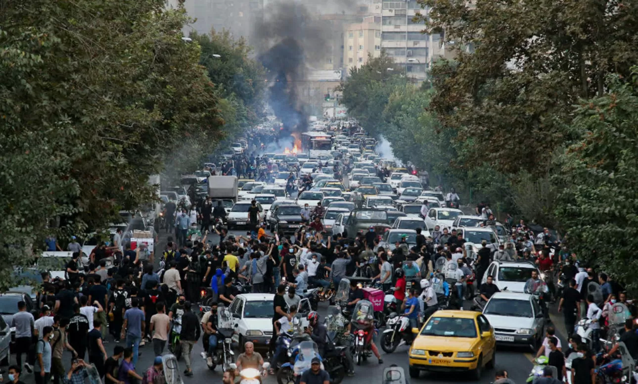 Aumentan protestas en Irán tras bloqueo total de Internet