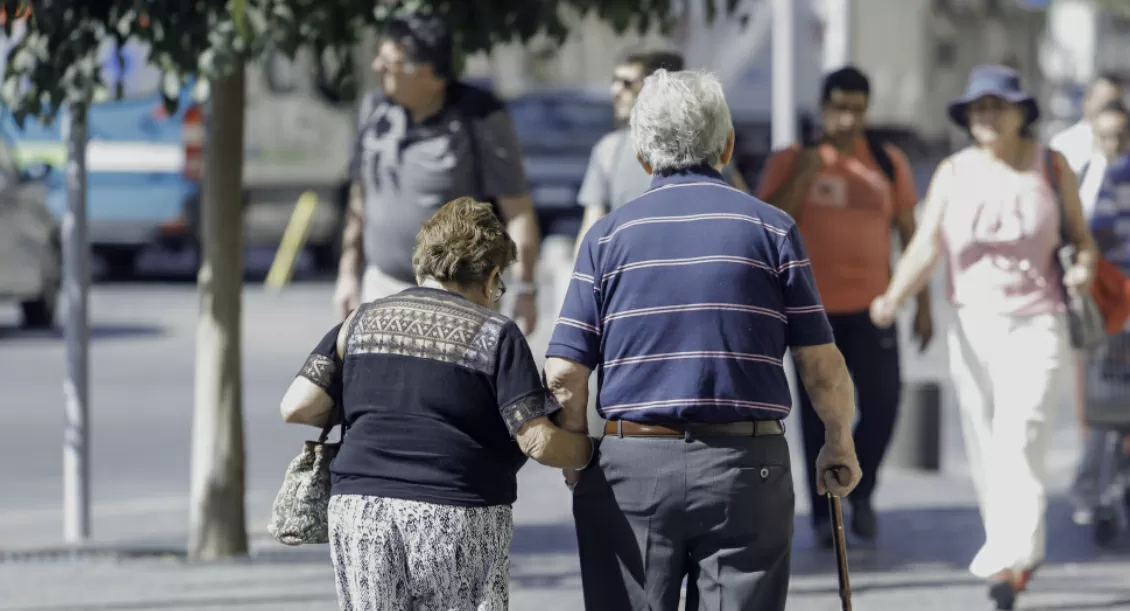 Avanza al Senado proyecto que deducción las contribuciones a adultos mayores y posterga reavalúo fiscal