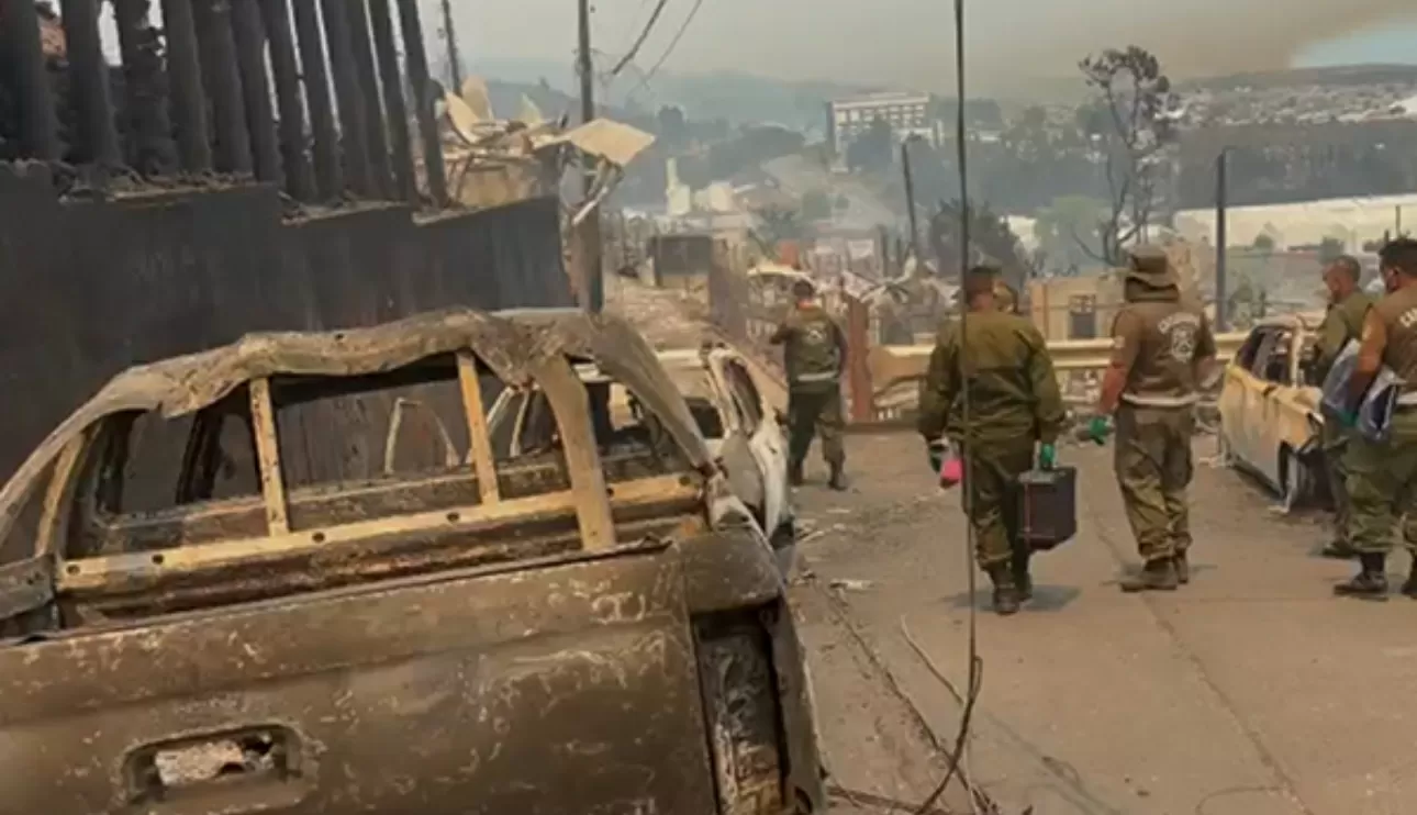Carabinera está grave después de quemarse el 25% de su cuerpo tras auxiliar a víctimas de incendios forestales