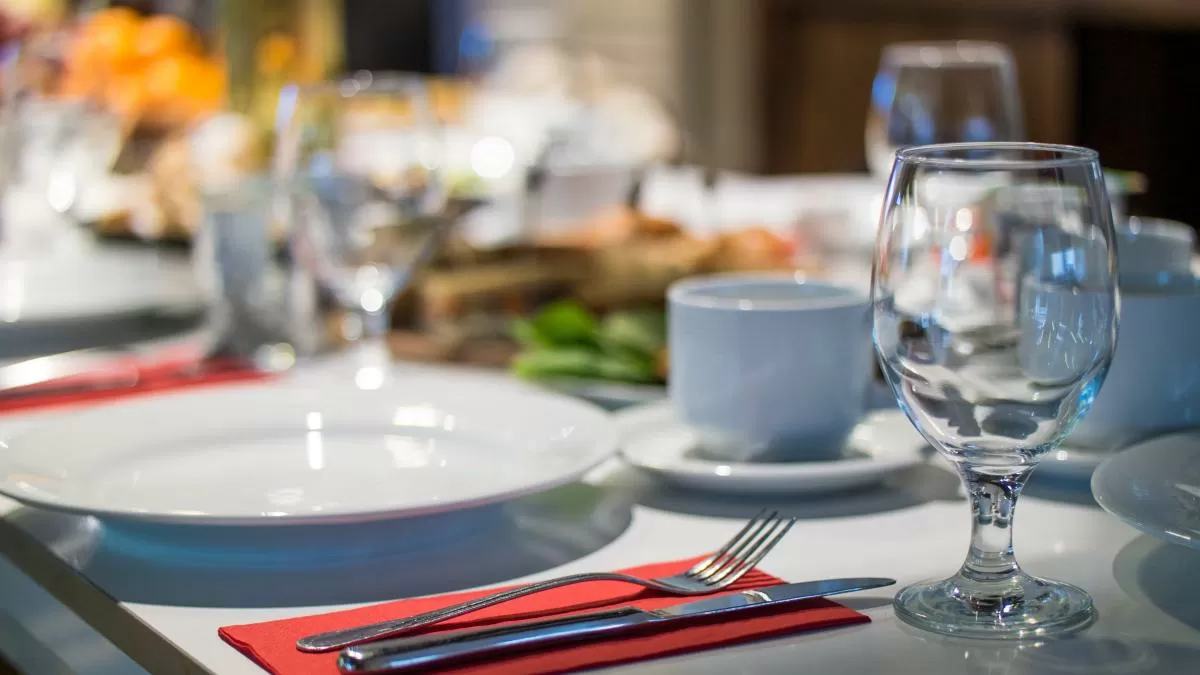 Un comedor estalla contra los clientes e impone reglas de comportamiento: “No somos los mecánicos de la Fórmula 1”