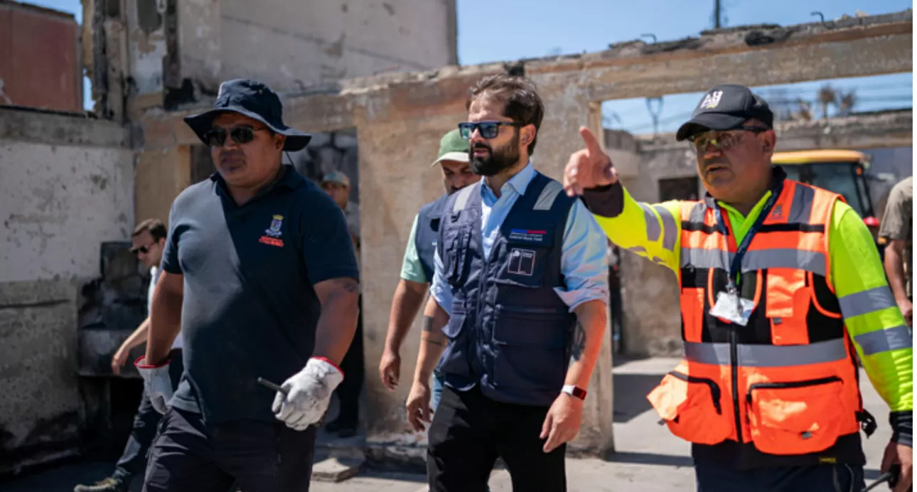 Presidente Gabriel Boric es insultado durante su visita a Punta de Parra