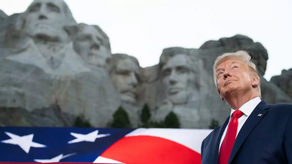 El gato Larry se ríe de Trump