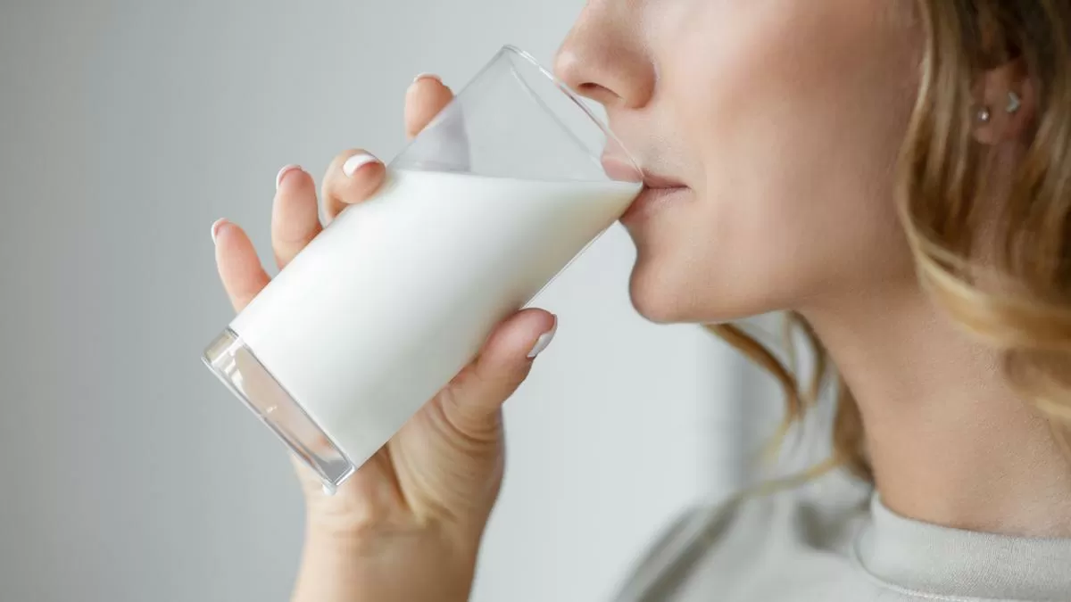 ¿La leche sin lactosa tiene menos nutrientes que la leche normal?