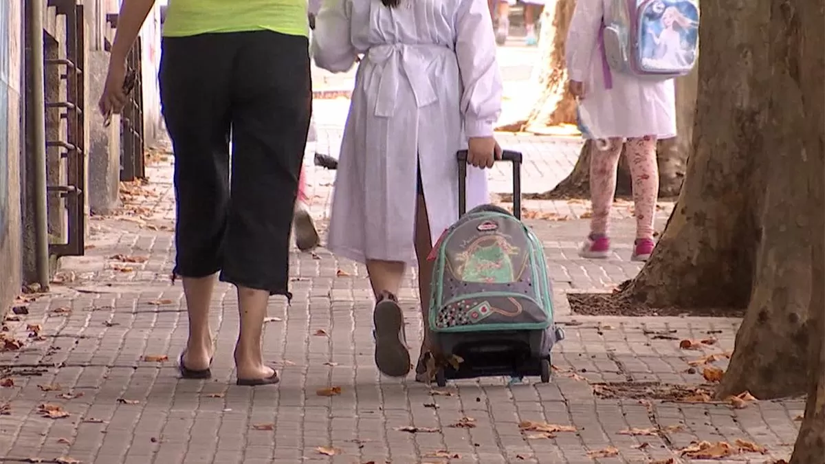 "Calor agobiante" para el inicio de clases:  "Mándenlos de short y livianos de vestimenta", anunció Nubel Cisneros