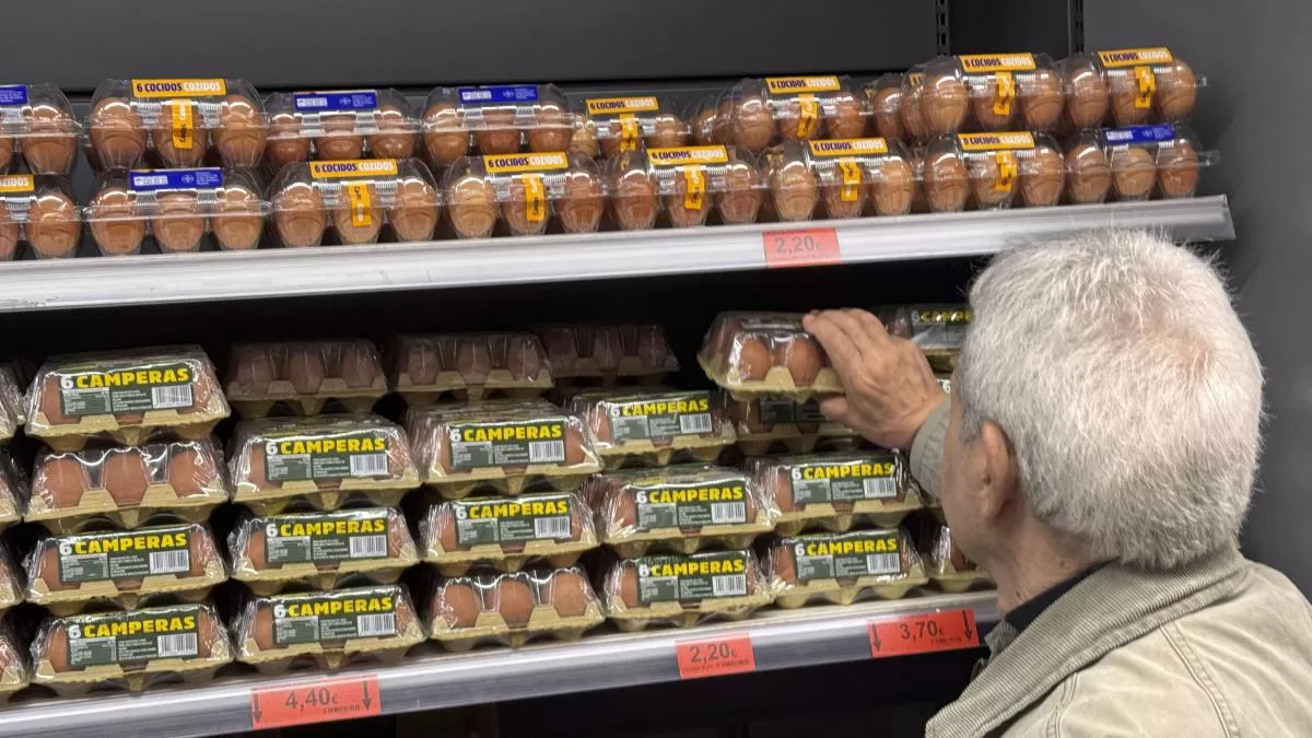 Los huevos medianos son el alimento que más se ha encarecido en el último año, con una alza del 39,5% según FACUA