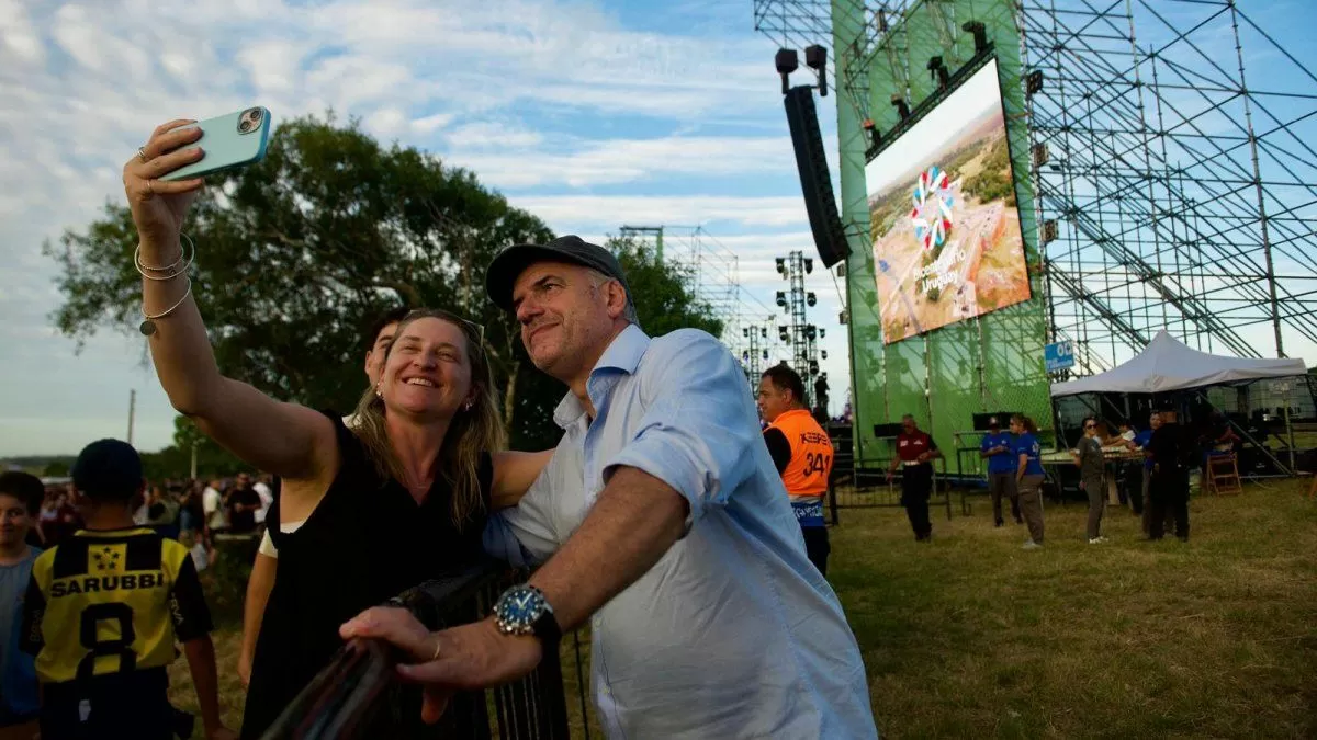 Orsi asistió al recital de NTVG en la fortín de Santa Teresa por el bicentenario de la liberación