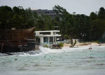 Tiempo de huracanes | Artículo de Mario Luis Fuentes
