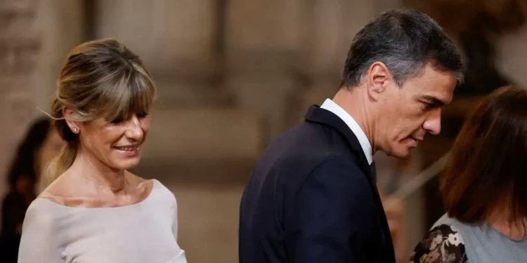 Aplazan la declaración de la esposa de Pedro Sánchez por corrupción