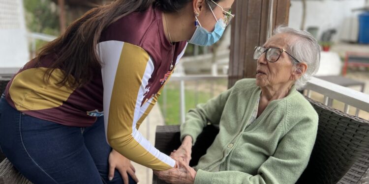 Los abuelos son un recurso invaluable para la Fundación Misael Silva Roa.