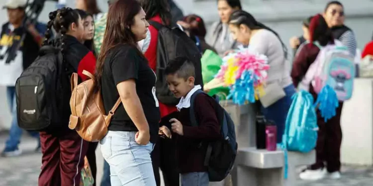 Ariadna Montiel desea un bendito regreso a clases a estudiantes, maestros y familias