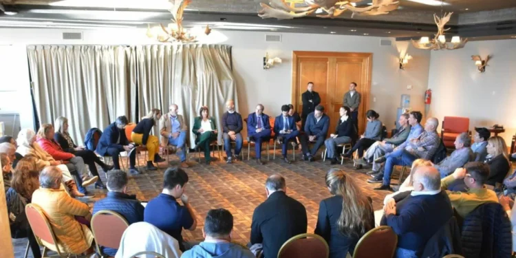 Referentes del PRO, La Libertad Avanza y juntar se reunieron con Patricia Bullrich en Bariloche