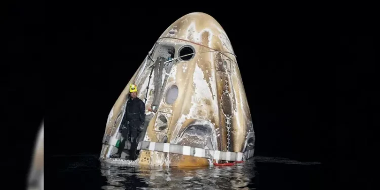 Uno de los astronautas de la nansa que volvieron del espacio fue hospitalizado tras pasar ocho meses en la EEI