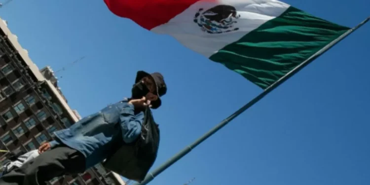 Más allá de las instituciones | Artículo de Roberto Vélez