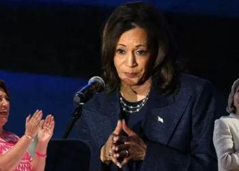 Kamala Harris es recibida con aplausos por Hillary Clinton y Xóchitl Gálvez