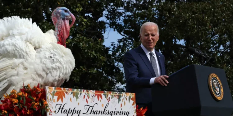 Demócratas piden que se cancele el Thanksgiving por el auge de Trump