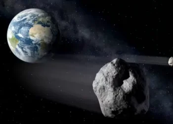Desviarlo o bombardearlo: cuáles son las estrategias para eludir que el asteroide 2024 YR4 impacte en la Tierra