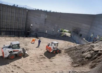 Cortés apunta a rasgar el Centro de Convenciones y el Natatorio Municipal para 2026