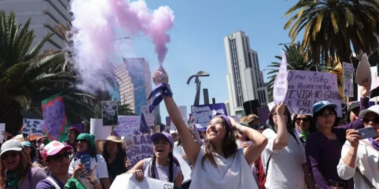 Más de 200 mil mujeres asistieron a la marcha del 8M en la CDMX; hubo saldo albar