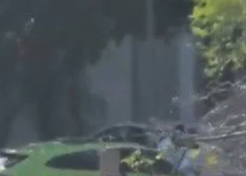 Hallan tres cadáveres en Lamborghini estacionado afuera de antro