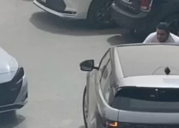 Video: Pelea por estacionamiento en plaza comercial deja un herido