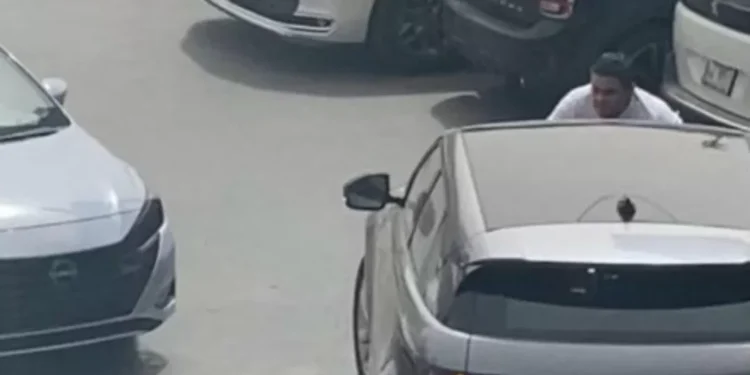 Video: Pelea por estacionamiento en plaza comercial deja un herido