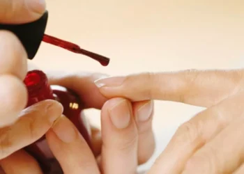 Tendencias en uñas para la primavera de 2025: Estilos que dominarán la época