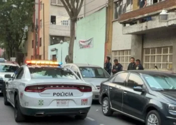 Pinchazo hoy en metropolitano Bellas Artes; joven alcanza a llegar a su casa