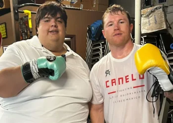 Exige que ‘Canelo’ le pague un millón