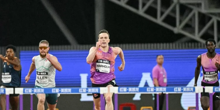 Warholm establece marca mundial en los 300m vallas