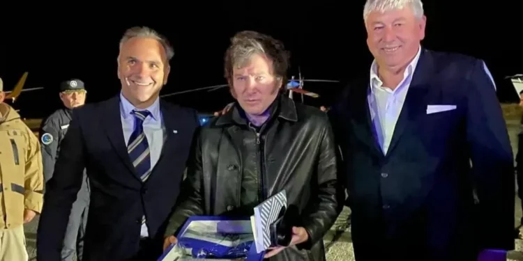 “No puedo aceptar que se declare tipo no grata a un presidente”, dijo Cortés