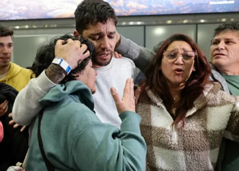 Llegó a Chile vuelo con  44 chilenos que fueron deportados por Estados Unidos