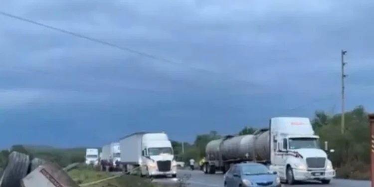 Seis muertos deja casualidad en autopista que conecta Tamaulipas y Nuevo León