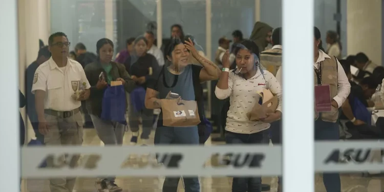 Senadores buscan diálogo con EU para librarse impuesto del 5% a remesas de paisanos