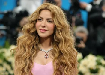 De Carolina Herrera a Prabal Gurun… El cambio de expresión de Shakira en la Met Gala