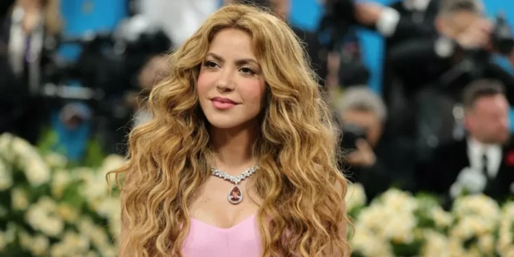 De Carolina Herrera a Prabal Gurun… El cambio de expresión de Shakira en la Met Gala