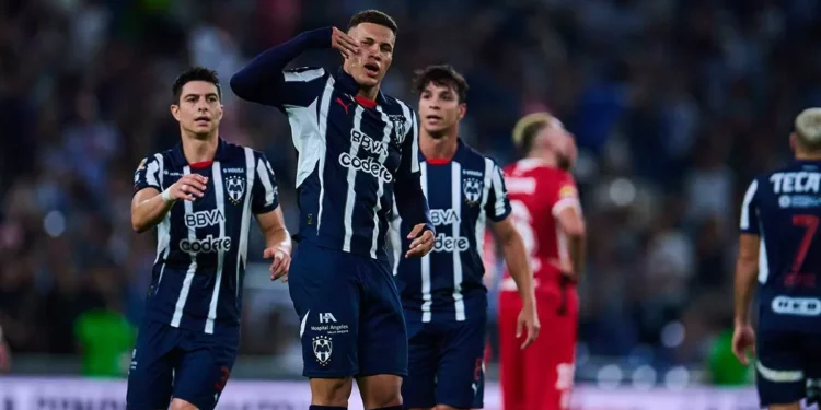 Monterrey pega primero ante Toluca en su casa