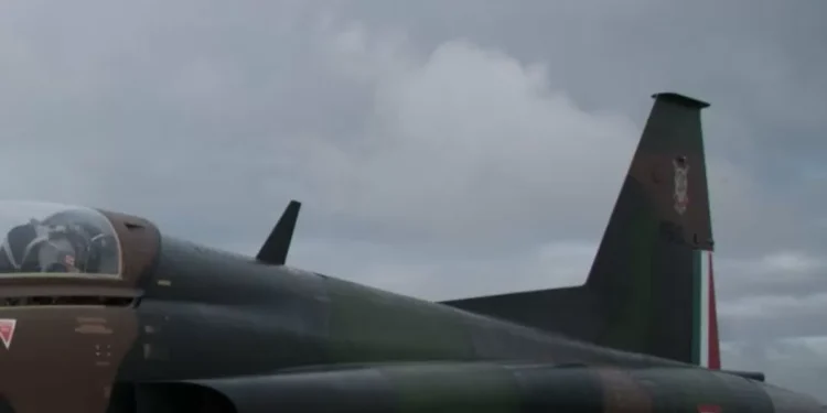 Avión F5 de la FAM sufre ponchadura y daños menores