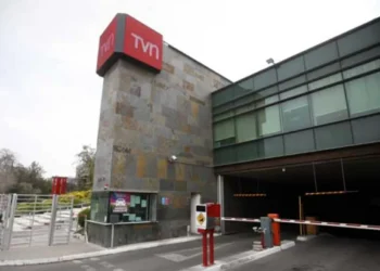 Parlamentarios piden reestructuración total de TVN debido a severa crisis financiera