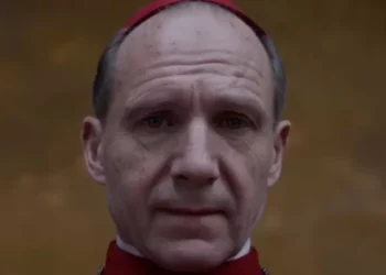 Película ‘Cónclave’ serviría de guía para cardenales, revelan; ¡ficción supera realidad!