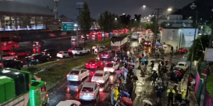Fuertes lluvias contemporaneidad ‘ahogan’ al Edomex y a Línea A del Metro