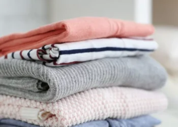 ¿Por qué se forman bolitas en la vestimenta y cómo eliminarlas fácilmente?