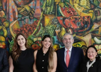 Juan Ramón de la Fuente se reúne con senadoras que viajarán a EU por tasa a remesas