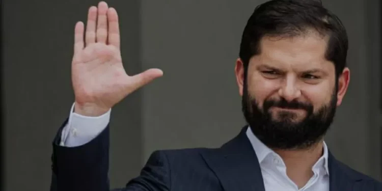 Presidente Gabriel Boric condena atentado contra precandidato colombiano Miguel Uribe